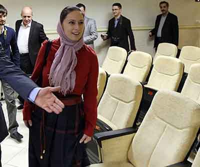 حجاب تقلیل رفته یک مهمان خارجی!+عکس حجاب تقلیل رفته یک مهمان خارجی!+عکس