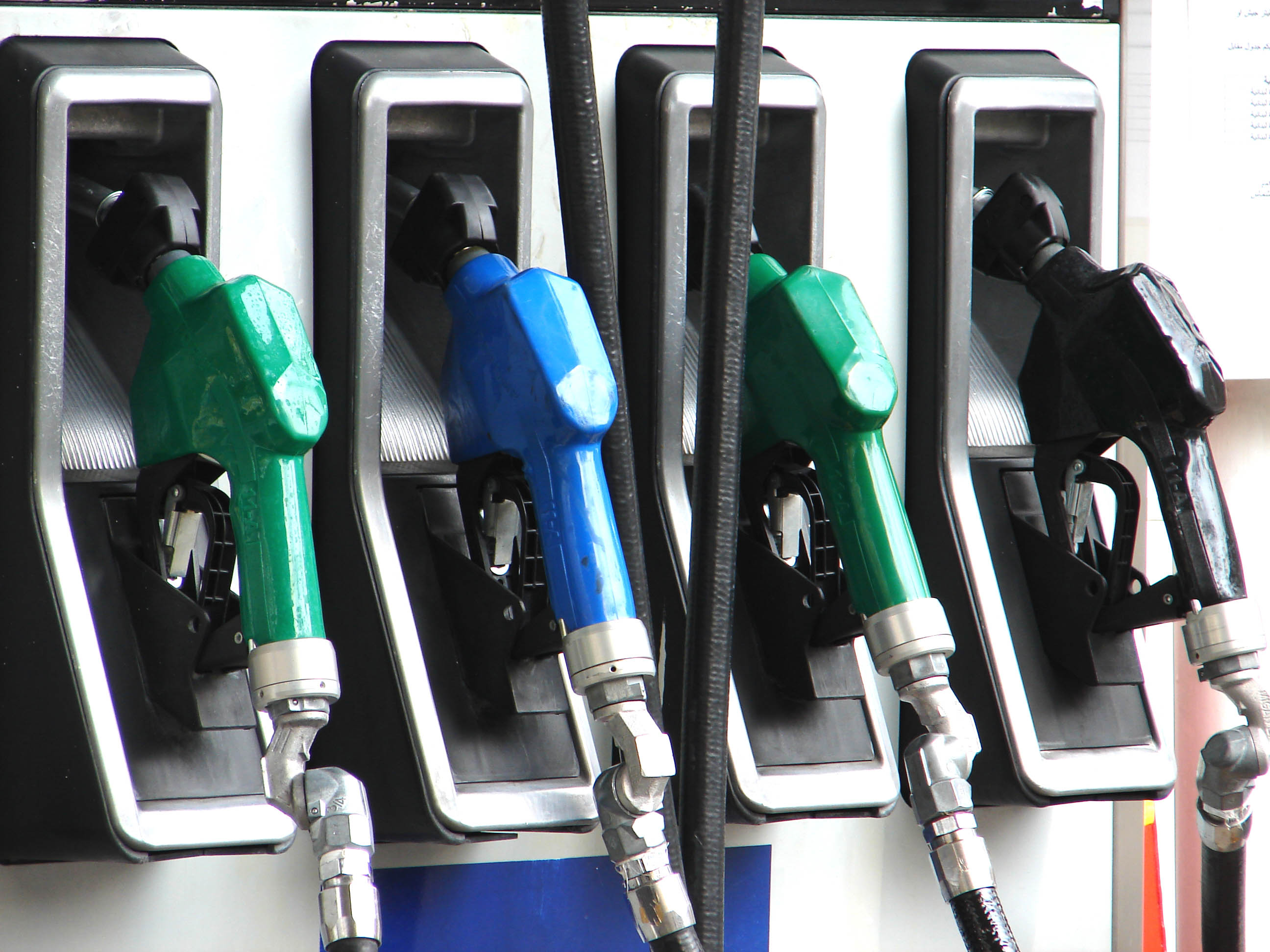 بنزین در فاز دوم هدفمندی یارانه‌ها دو نرخی می‌شود/"قیمت بنزین سهمیه‌ای ۵۲۰ و بنزین آزاد ۹۱۰ تومان"
