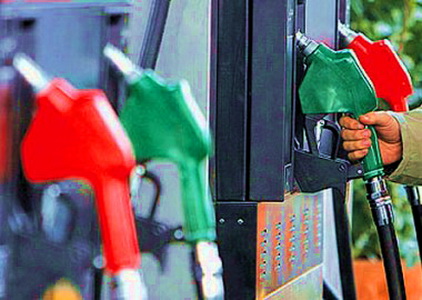 عضوکمیسیون برنامه مجلس:اقدام دولت درآزادسازی قیمت بنزین قانونی ومنطقی است