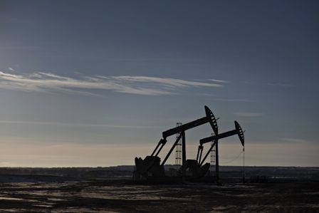 توقف فعالیت 13 دکل حفاری در آمریکا، قیمت نفت را 4.5 درصد بالا برد
