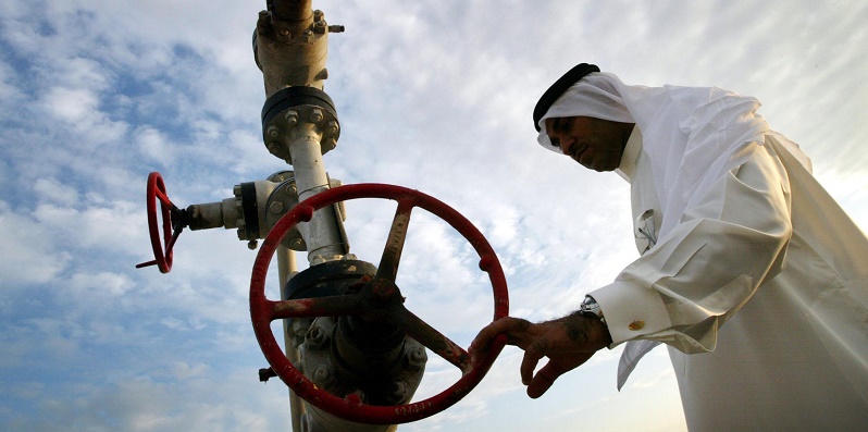 چرا عربستان تولید نفت خود را کاهش نمی‌دهد؟
