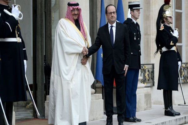نشان افتخار فرانسه بر سینه ولیعهد سعودی/قدردانی از جنایات عربستان