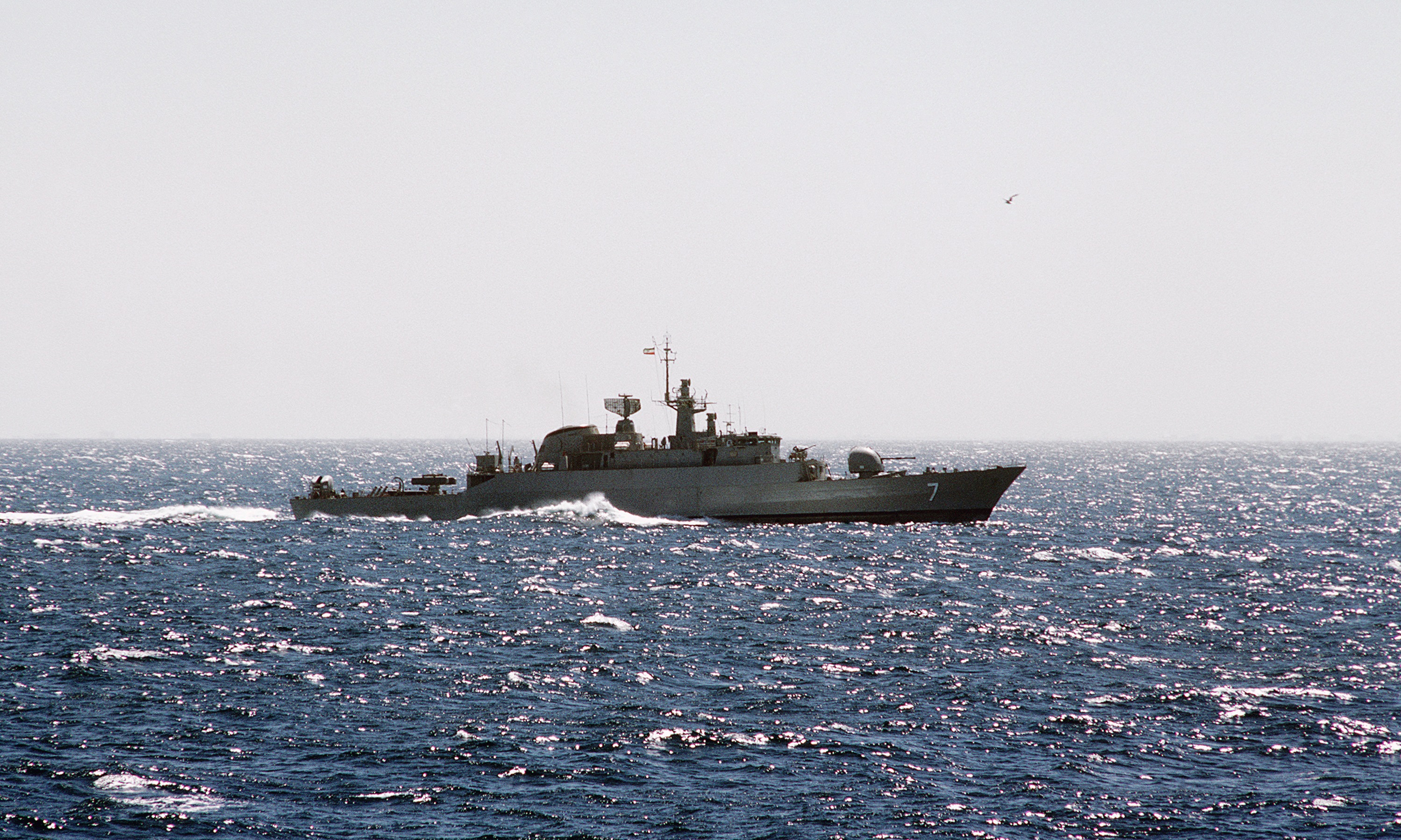 ایران آمریکا را تحقیر کرده است/ ناوهای آمریکا مقابل حمله قایق‌های تندرو ایران آسیب‌پذیرند