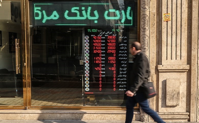 دستگیری ۳ صراف در بازار ارز/ پلیس وارد عمل شد