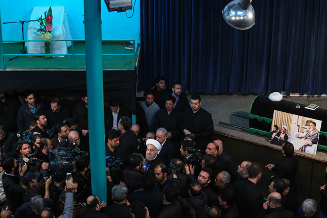 اقامه نماز بر پیکر آیت الله هاشمی رفسنجانی توسط رهبری انقلاب