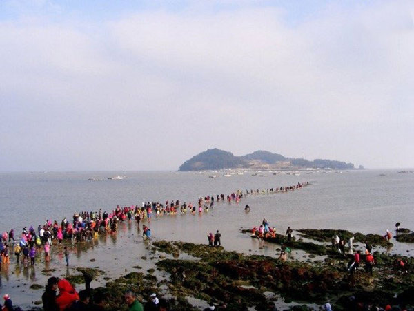 هرسال در کره دریا شکافته می‏‎شود! +عکس