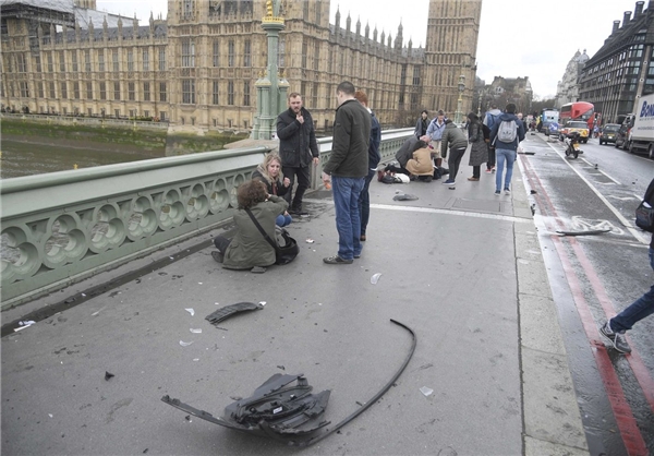 تیراندازی در نزدیکی پارلمان انگلیس/پلیس: این حادثه تروریستی است +عکس