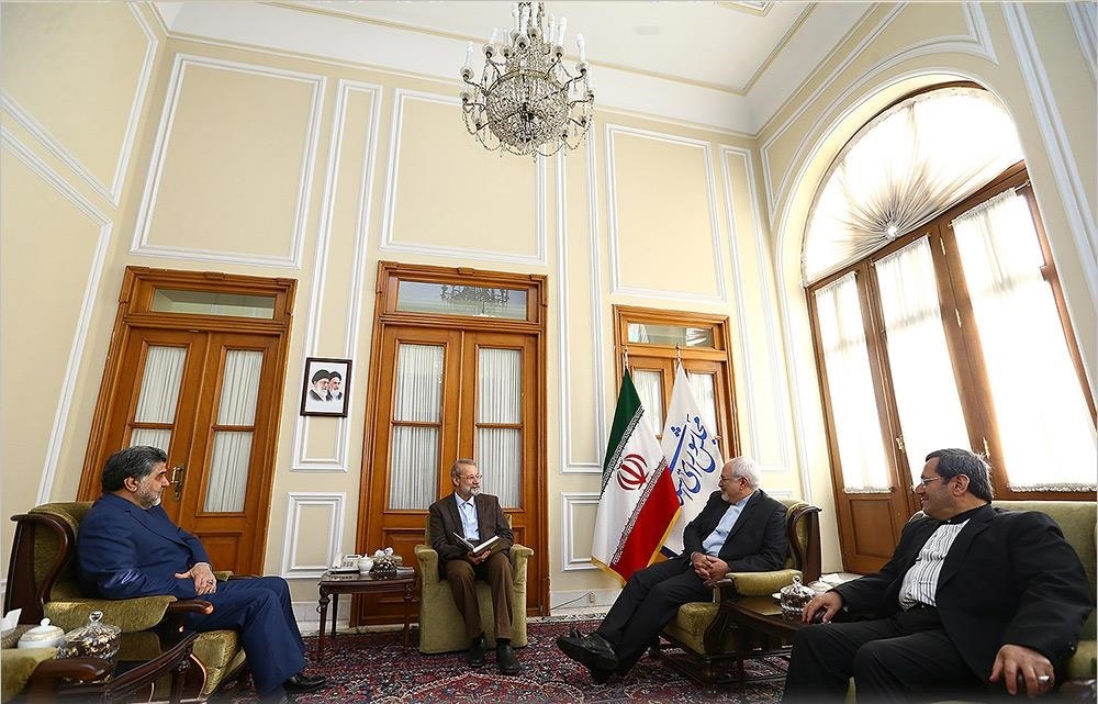 روبوسی ظریف و رئیس مجلس +عکس