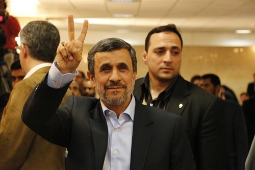 ثبت‌نام احمدی‌نژاد برای کاندیداتوری ریاست جمهوری +عکس