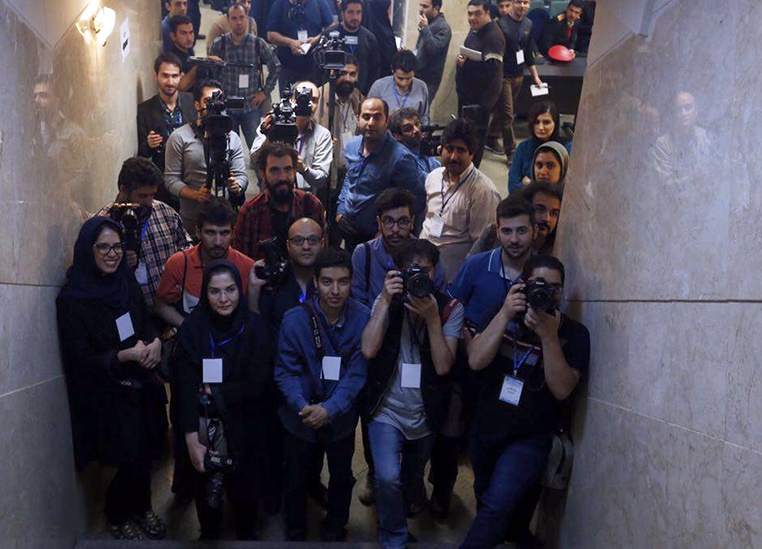 ثبت‌نام ۳ مرد عرب همزمان با احمدی‎نژاد و یارانش +عکس