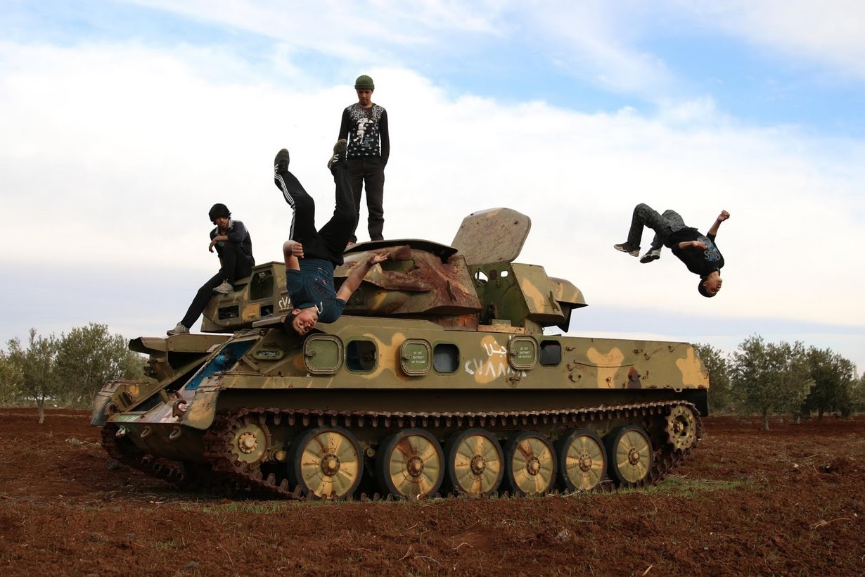 پارکوربازی در دل جنگ سوریه +عکس