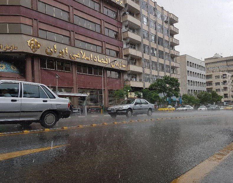 بارش باران و تگرگ در پایتخت +عکس