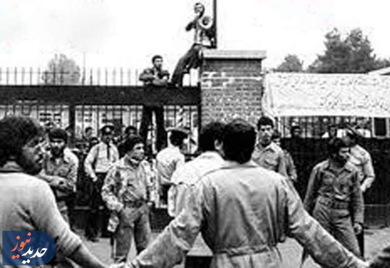 شاعری که روی دیوار لانه جاسوسی شعرخوانی کرد