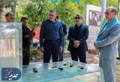 حضورمعاون فرهنگی بنیاد شهید بر مزار شهید عباس دوران